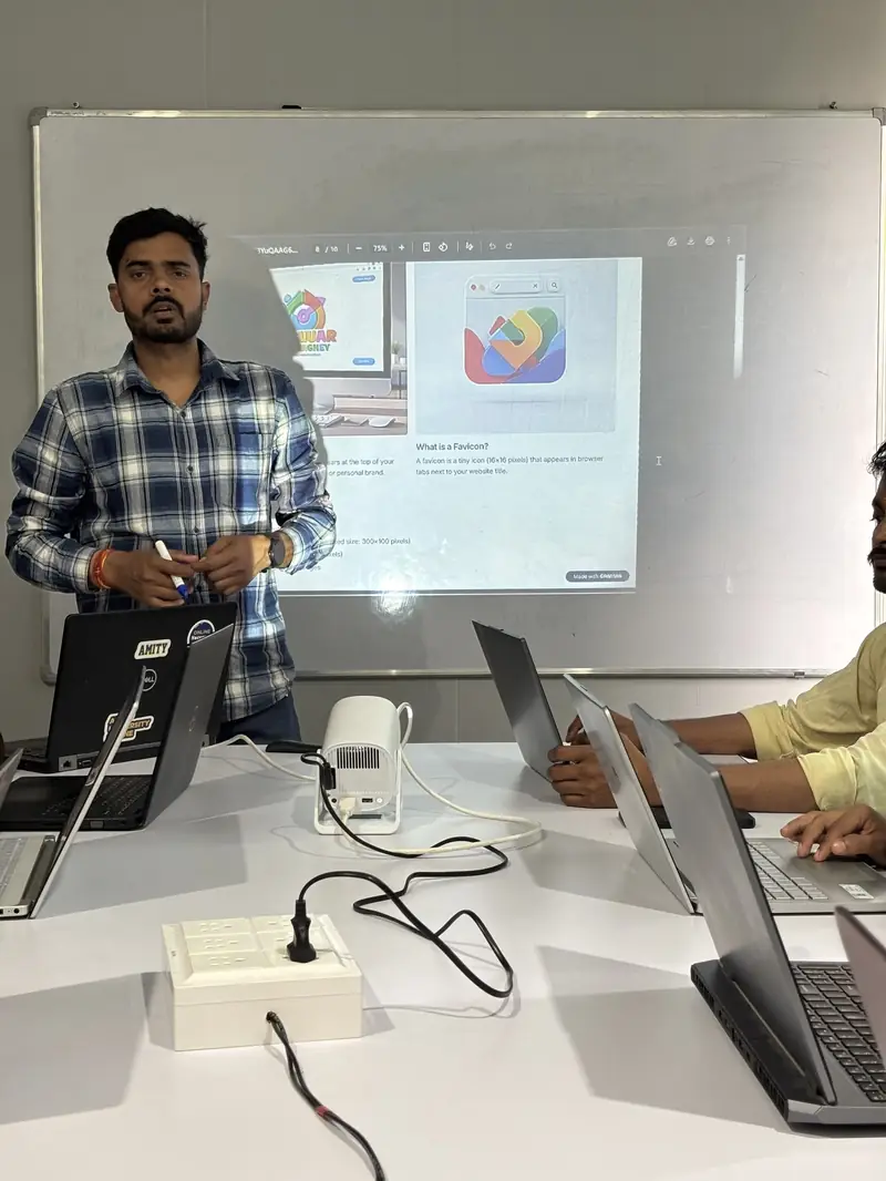 Expert mentor teaching Google Ads at Digi Vidyarthi