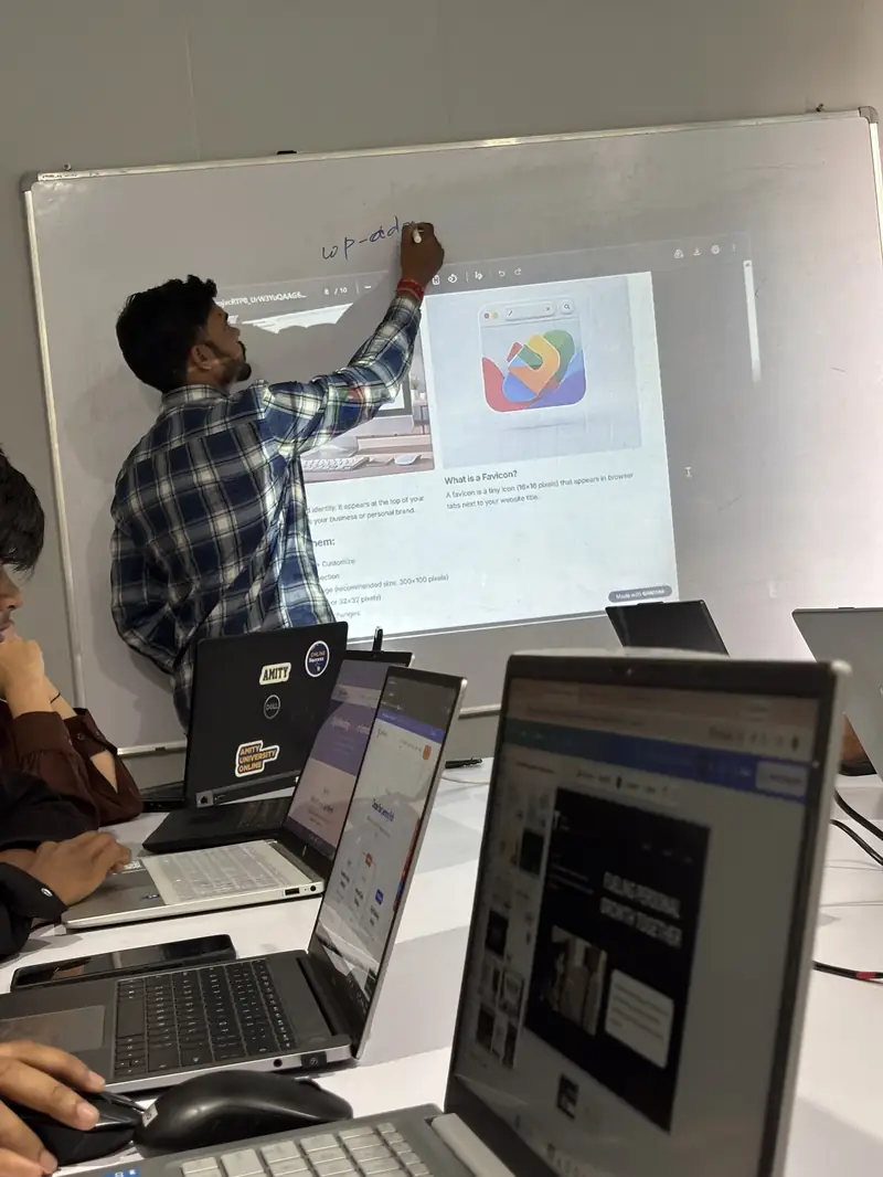 Group of students working on live digital marketing projects